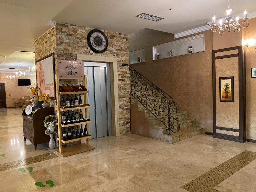 Hotel Yarus Ploieşti Extérieur photo