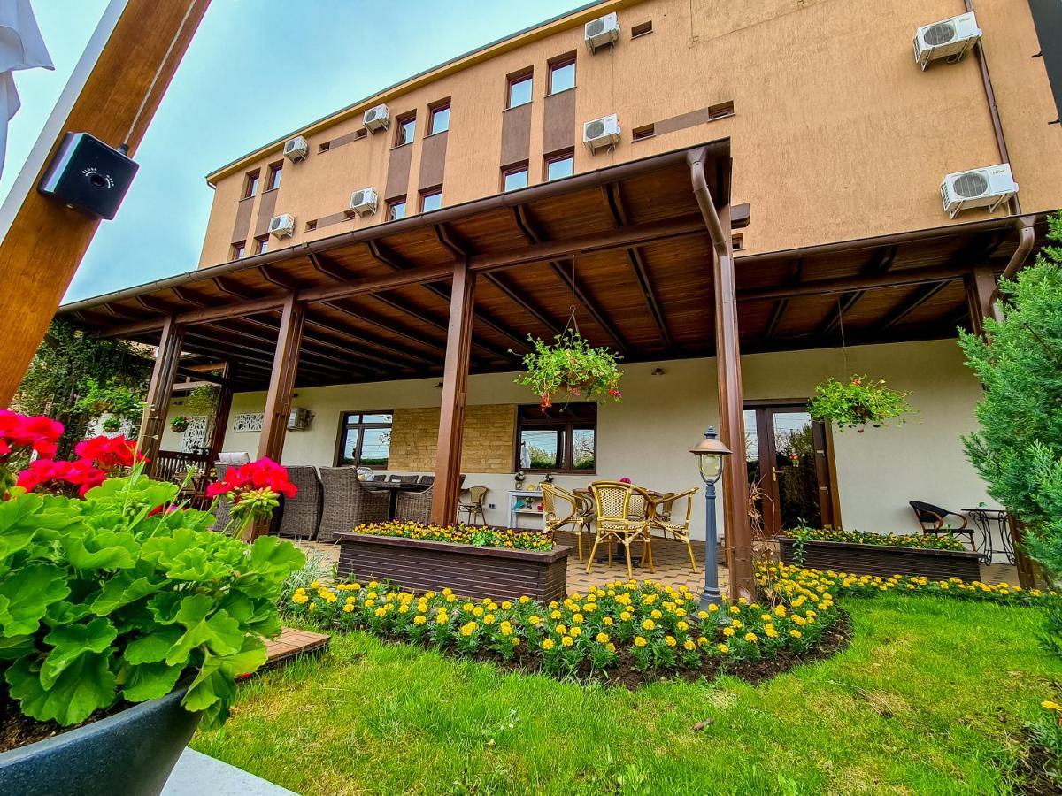 Hotel Yarus Ploieşti Extérieur photo