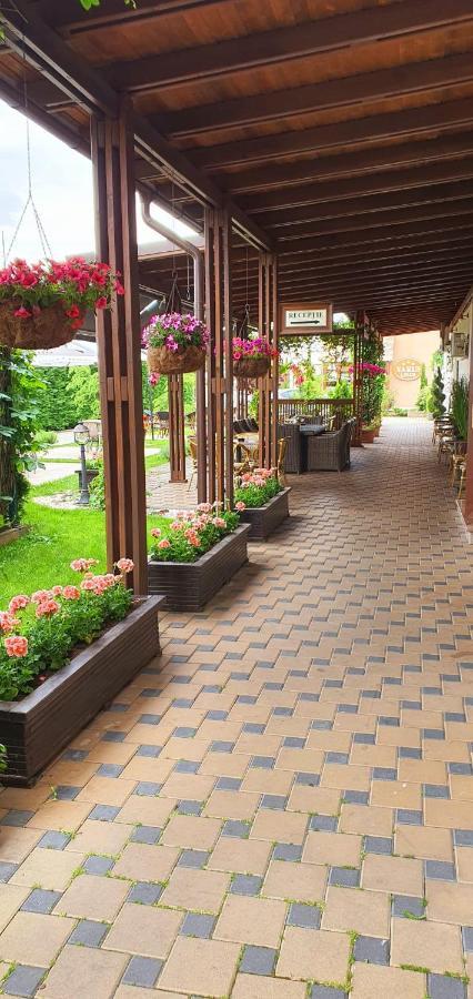 Hotel Yarus Ploieşti Extérieur photo