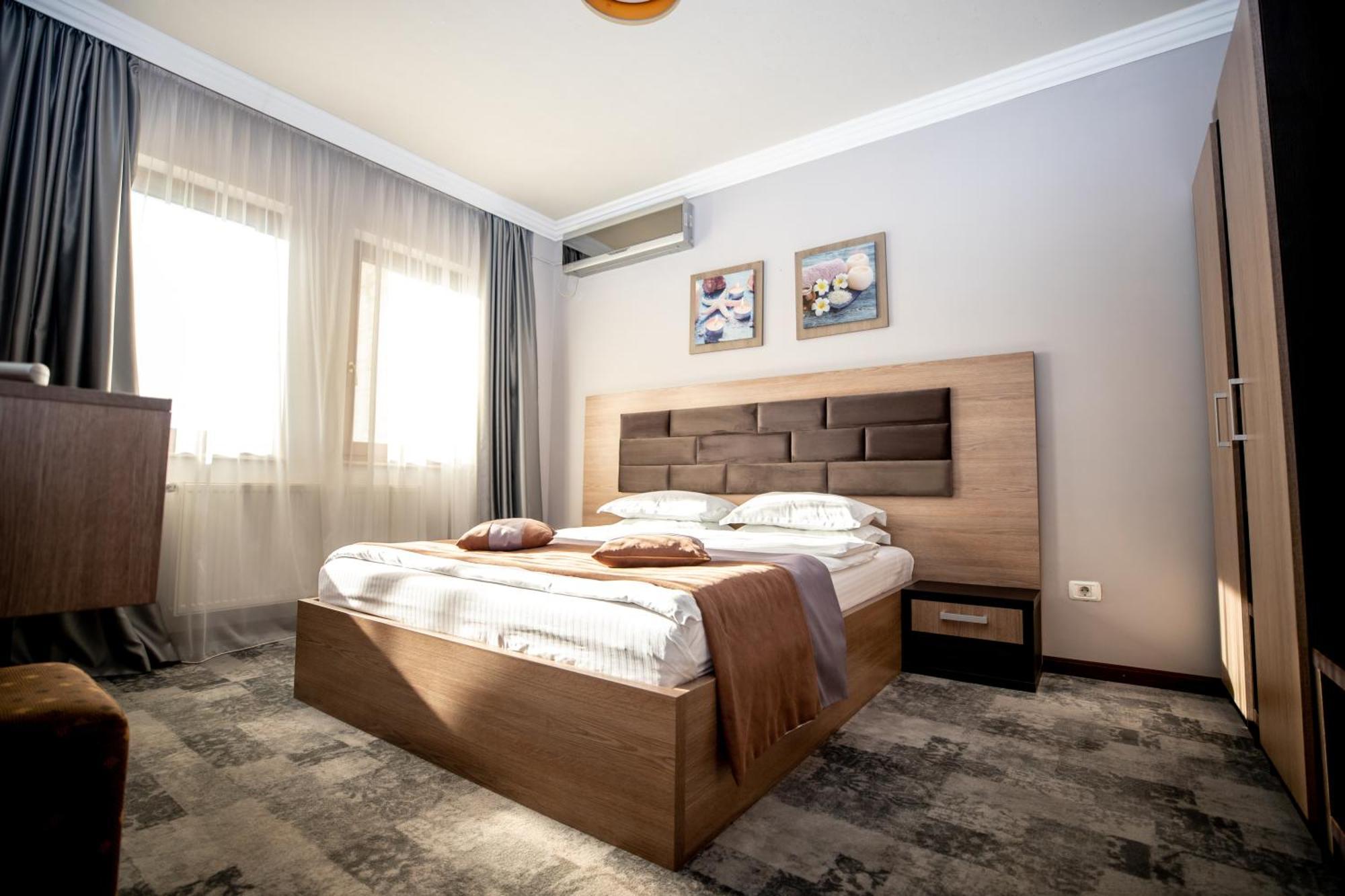 Hotel Yarus Ploieşti Extérieur photo