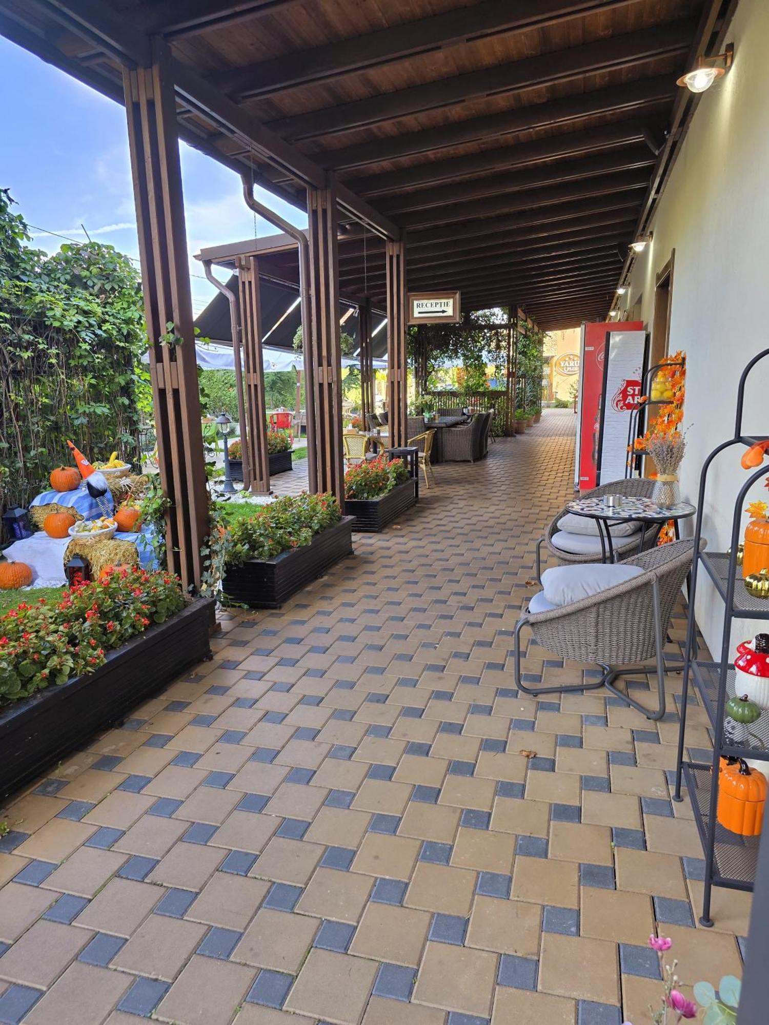 Hotel Yarus Ploieşti Extérieur photo