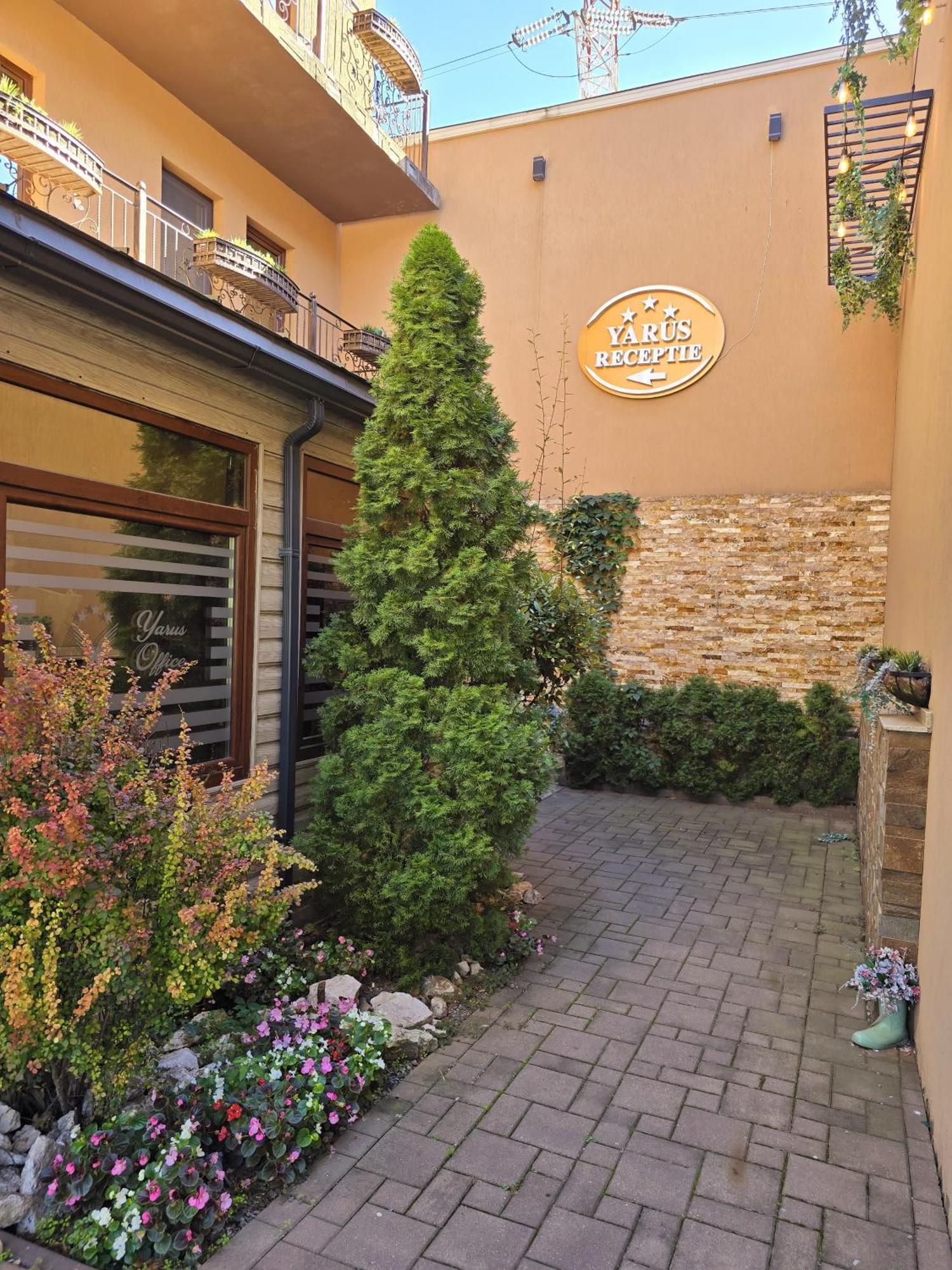 Hotel Yarus Ploieşti Extérieur photo