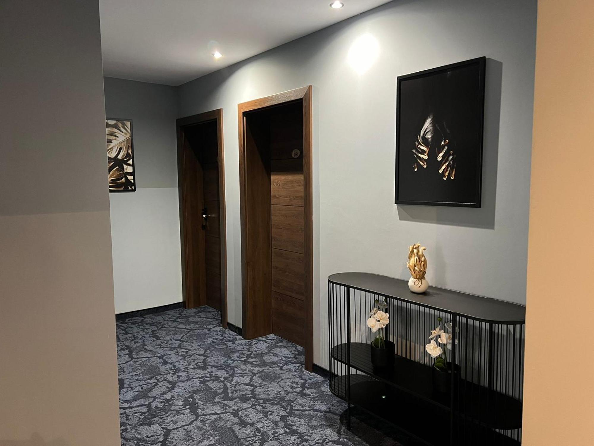 Hotel Yarus Ploieşti Extérieur photo