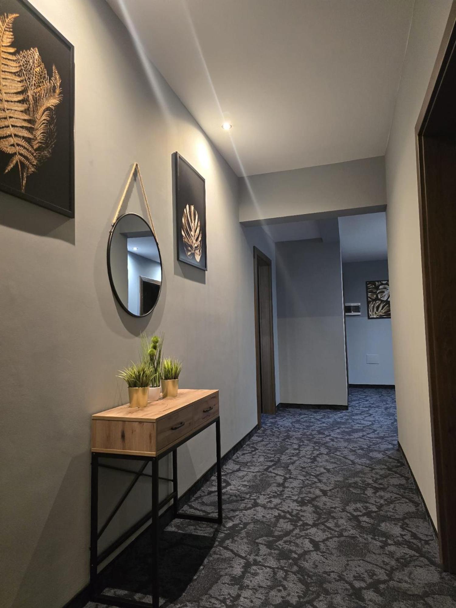 Hotel Yarus Ploieşti Extérieur photo