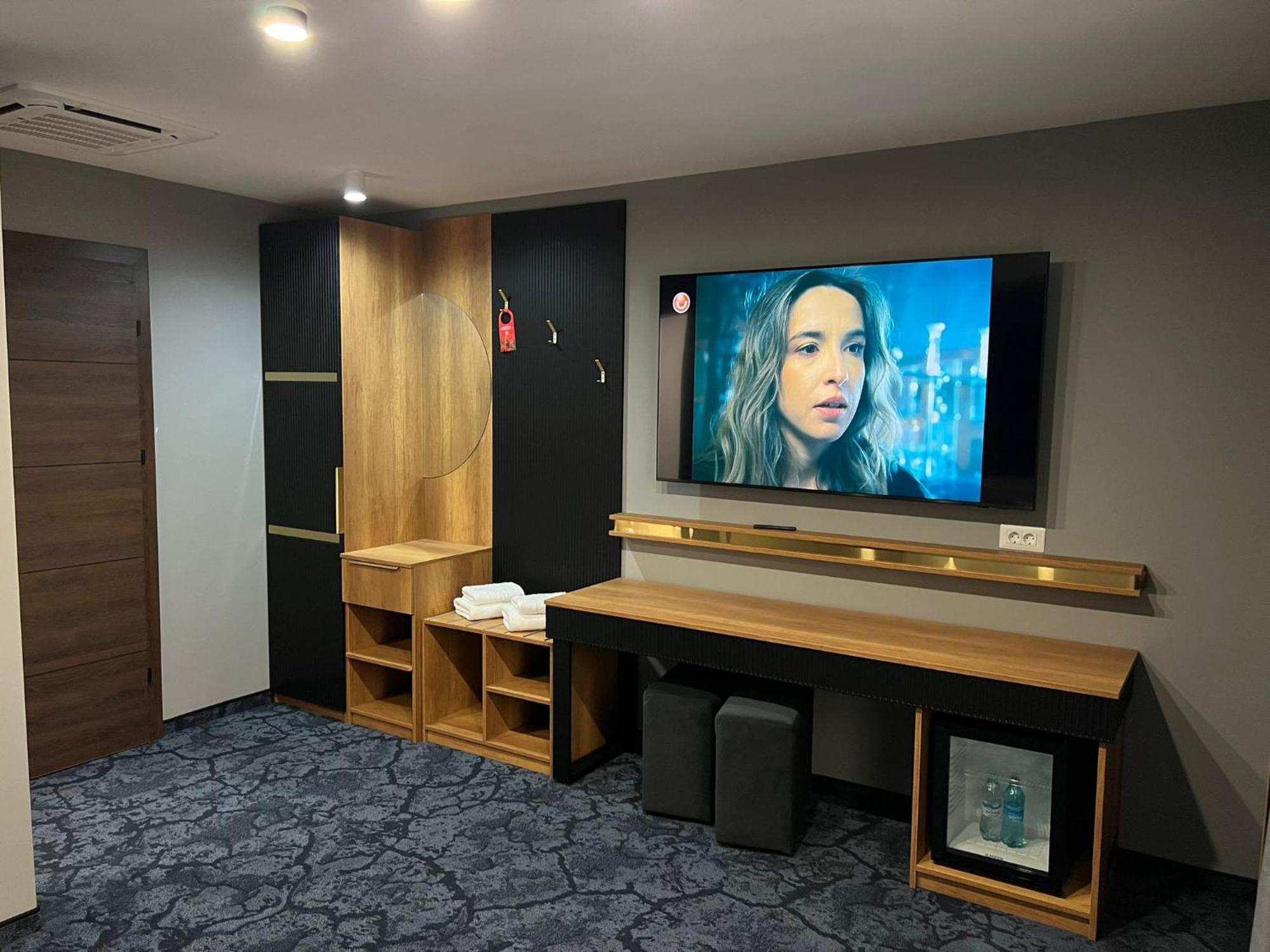 Hotel Yarus Ploieşti Extérieur photo