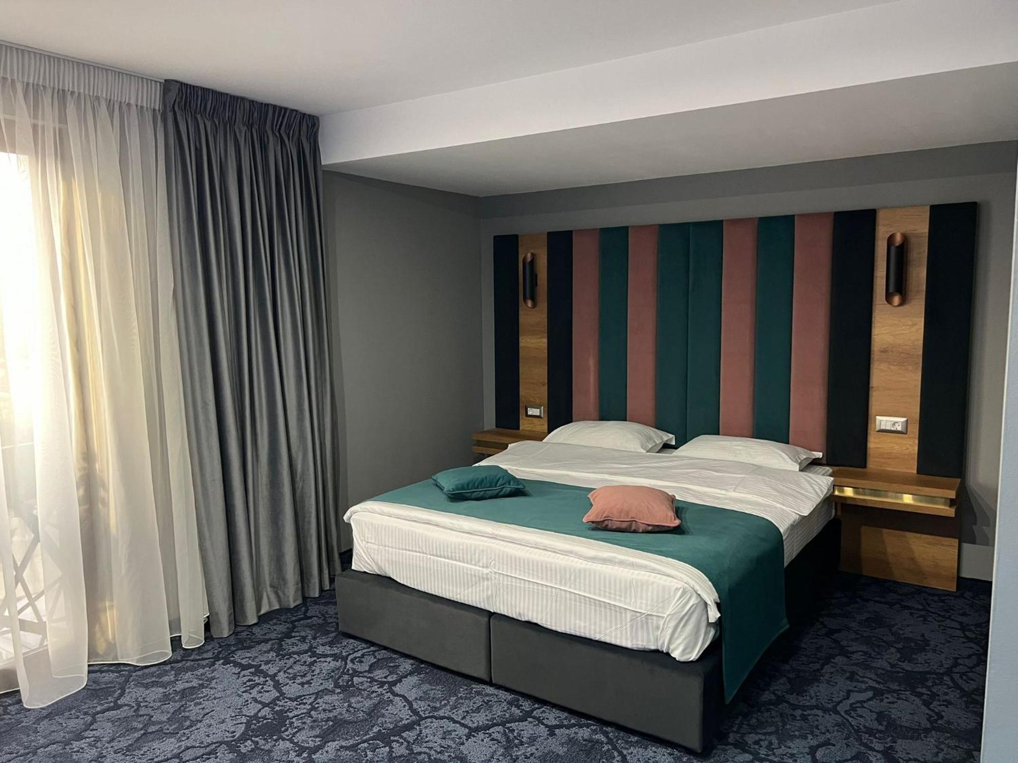 Hotel Yarus Ploieşti Extérieur photo