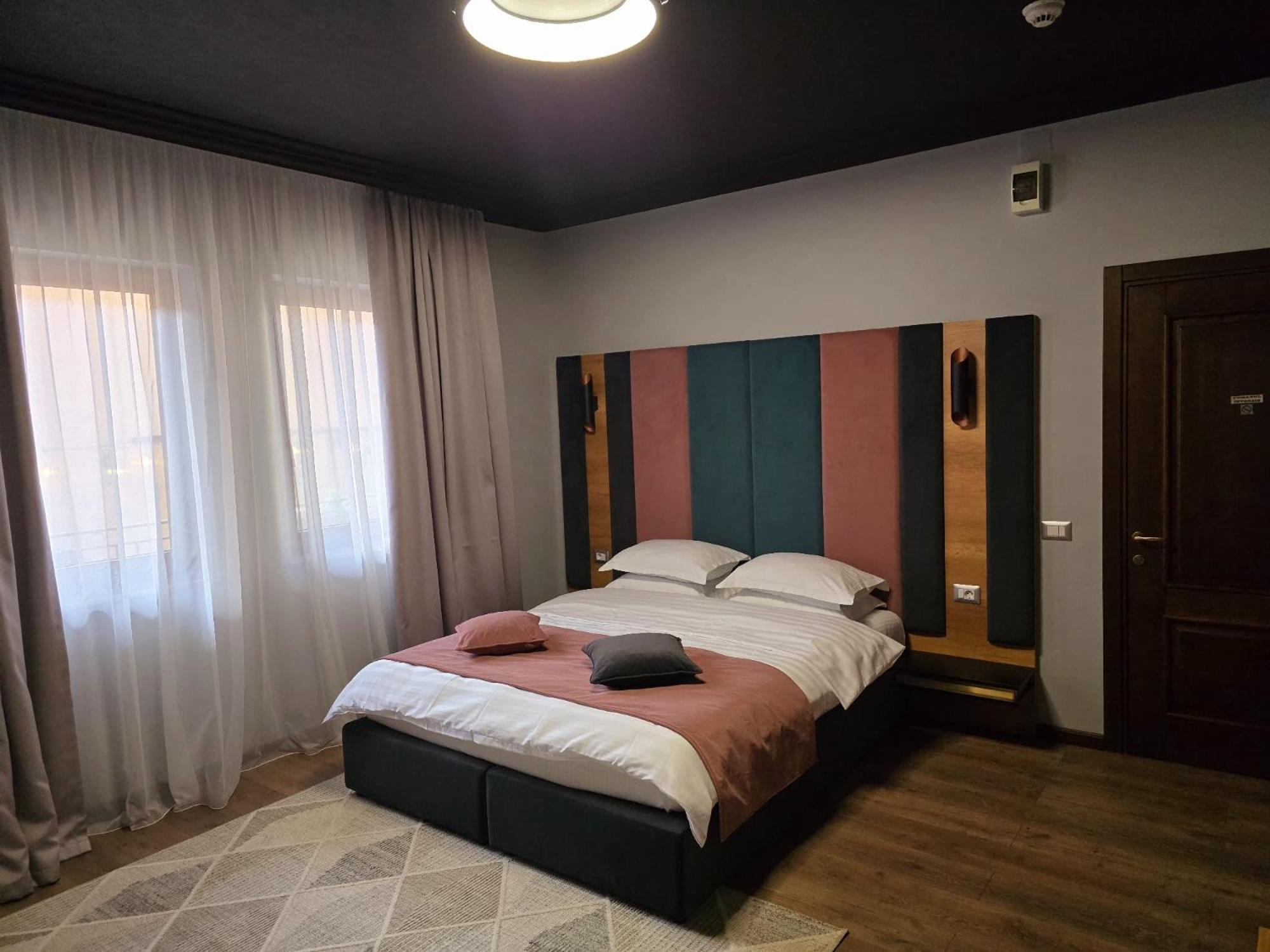 Hotel Yarus Ploieşti Extérieur photo