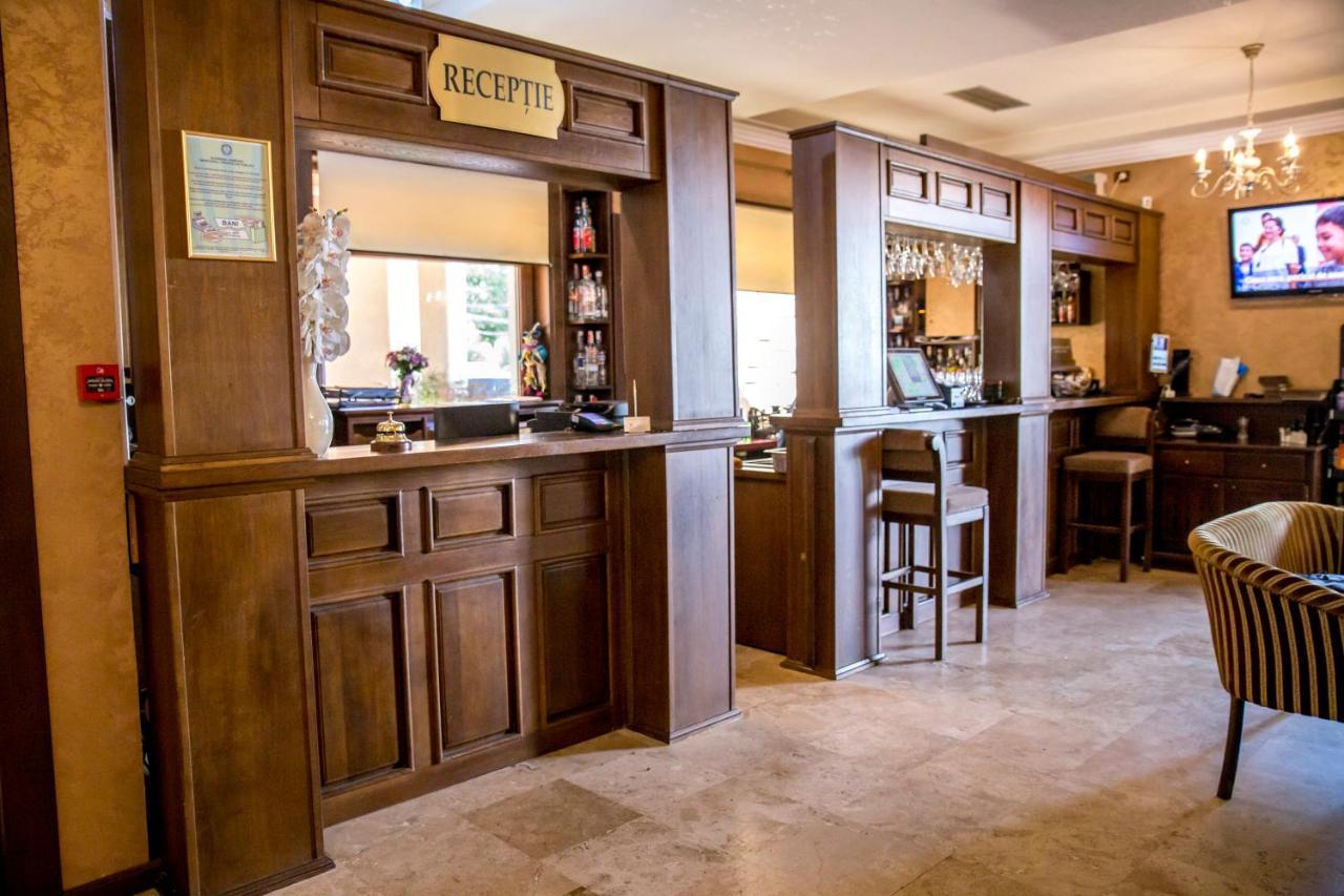 Hotel Yarus Ploieşti Extérieur photo