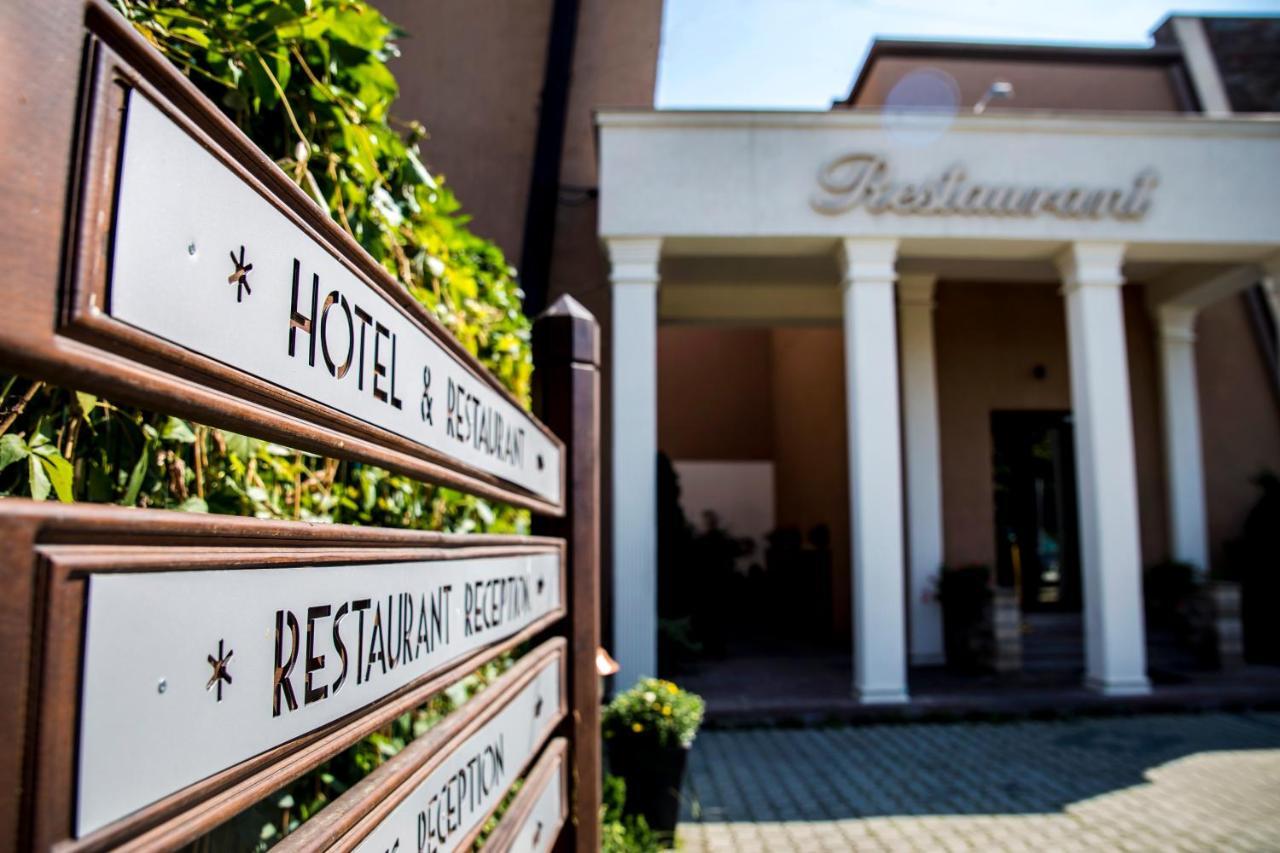 Hotel Yarus Ploieşti Extérieur photo